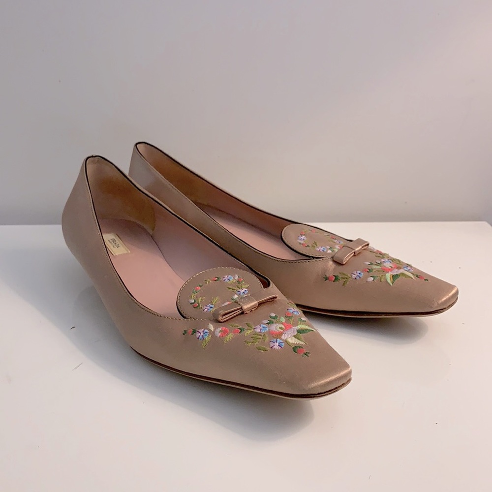 Prada Authentic Size 39.5 EU Silk Satin Hand Embroidered Floral Kitten Heels